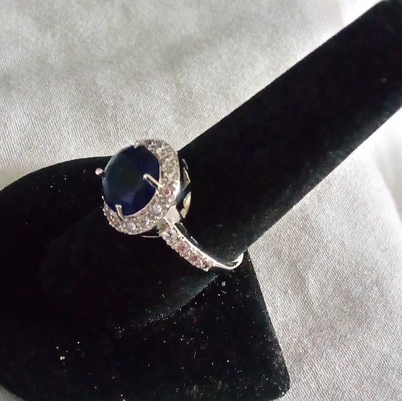 Petite 2ct sapphire cocktail ring Size 8 - Picture 4 of 6